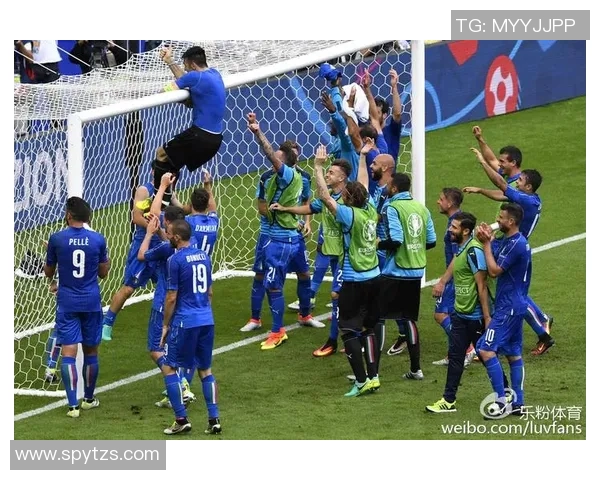 足球明星春晚精彩瞬间回顾与图片欣赏带你领略球场外的魅力风采